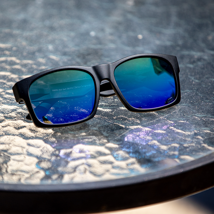 Big Kahuna - Matte Black - Blue Gold Gradient Polarized